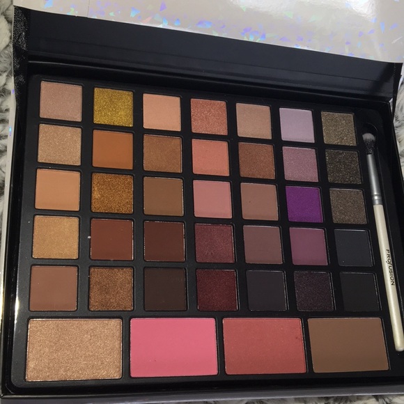 •Face Trends Eyeshadow palette• - Picture 2 of 4